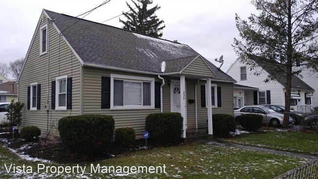 Primary Photo - 3 br, 1 bath House - 235 Glide St