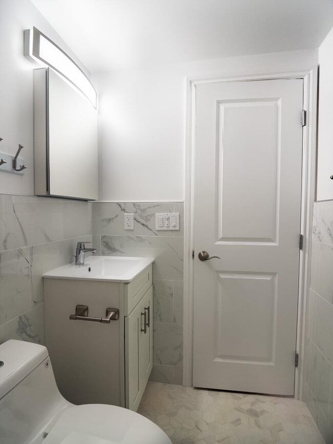 Building Photo - 38 Miriam St