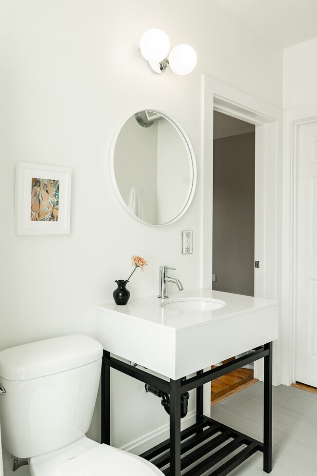 Building Photo - 1304 Broadway-ID1056031P