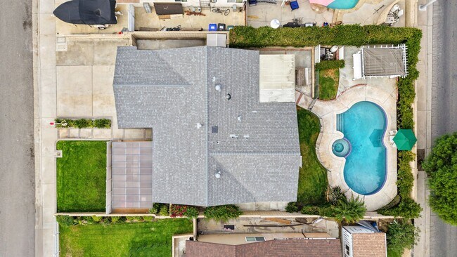 Building Photo - 27480 Cherry Creek Dr