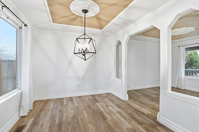 Building Photo - 10931 SE Henderson Dr