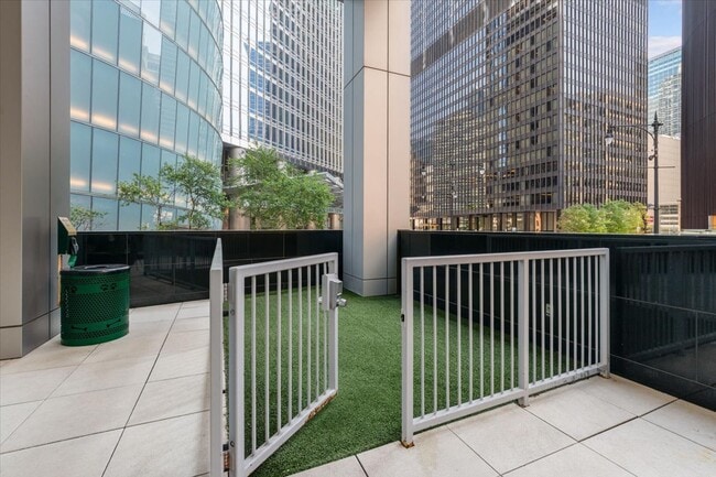 Building Photo - 403 N Wabash Ave