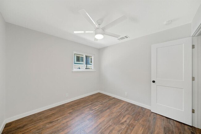 Building Photo - 6810 Bryn Mawr Dr