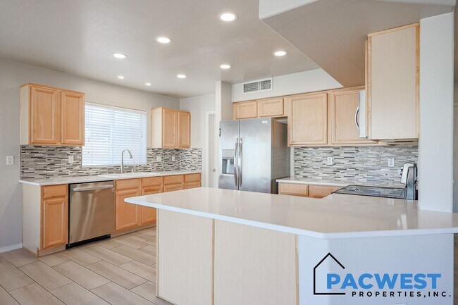 Building Photo - Welcome to your new home in Surprise!