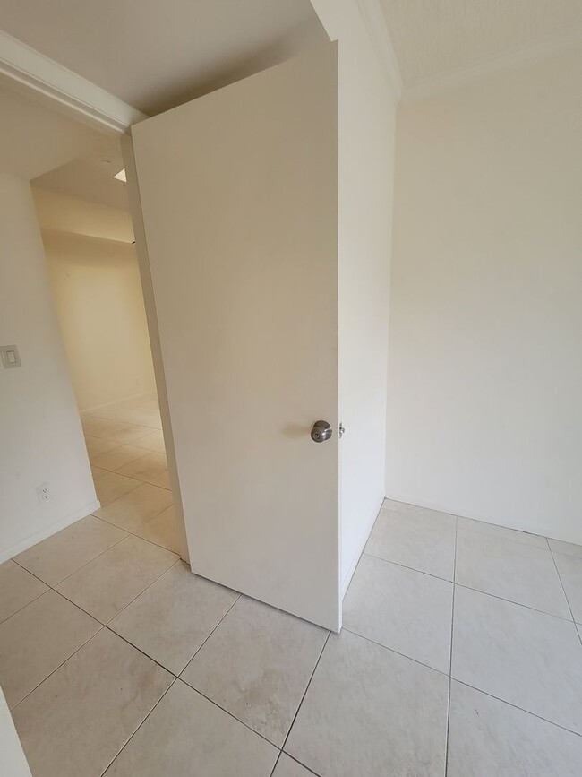 Building Photo - 2500 SE Anchorage Cove