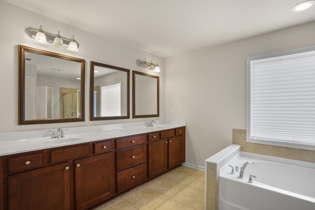 Building Photo - 3411 Adler Trl