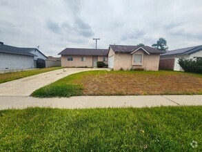 Building Photo - 3 bedroom, 2 bathroom