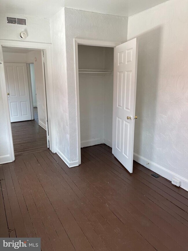 Building Photo - 52 N Broad St