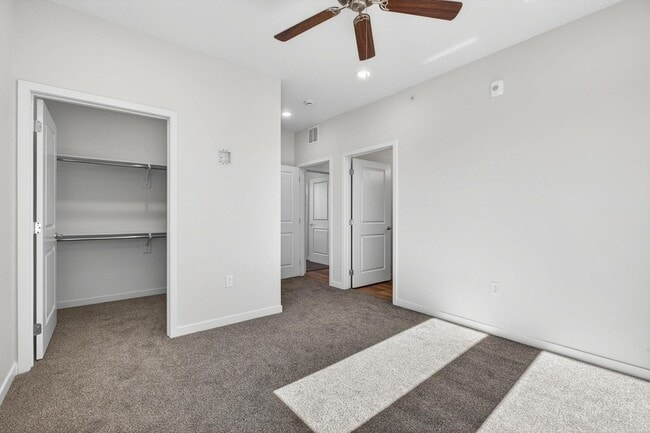 Building Photo - 983 W State St