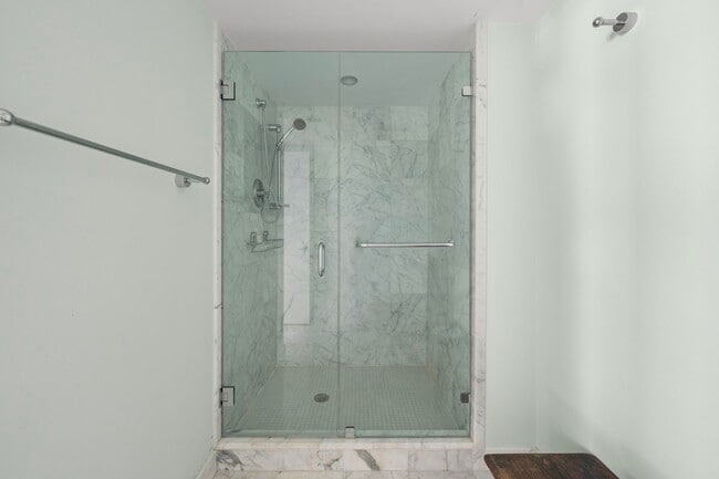 Building Photo - 400 South Pointe Dr