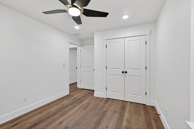 Building Photo - JR119L