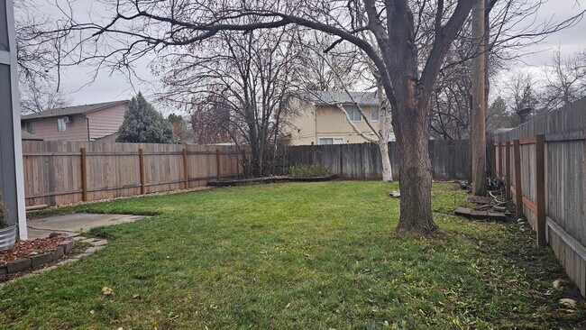 Building Photo - Glendale Duplex