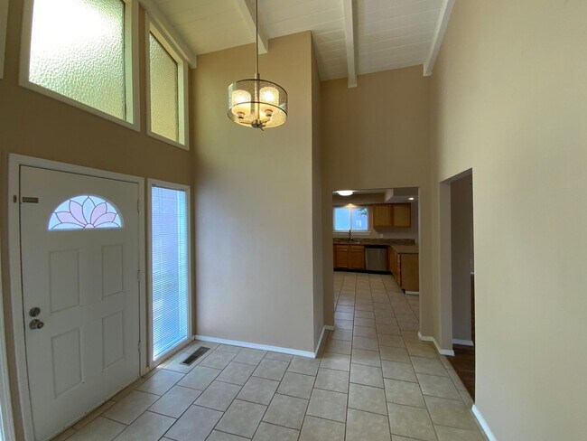 Building Photo - 3 Bedroom Single Story Home Available Near...