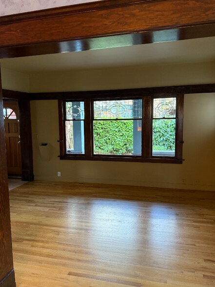 Building Photo - 6547 Greenwood Ave N