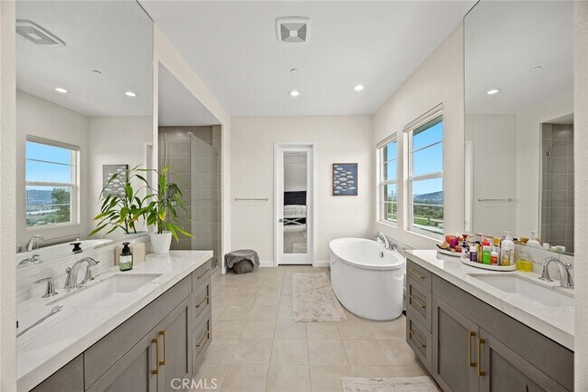 Building Photo - 478 Sycamore Dr