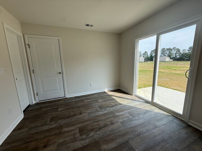 Building Photo - 3913 Falcon Ct
