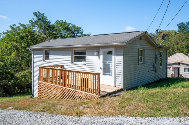 Primary Photo - Updated 2 bedroom 1 bath in Fairlawn VA