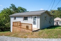 Building Photo - Updated 2 bedroom 1 bath in Fairlawn VA