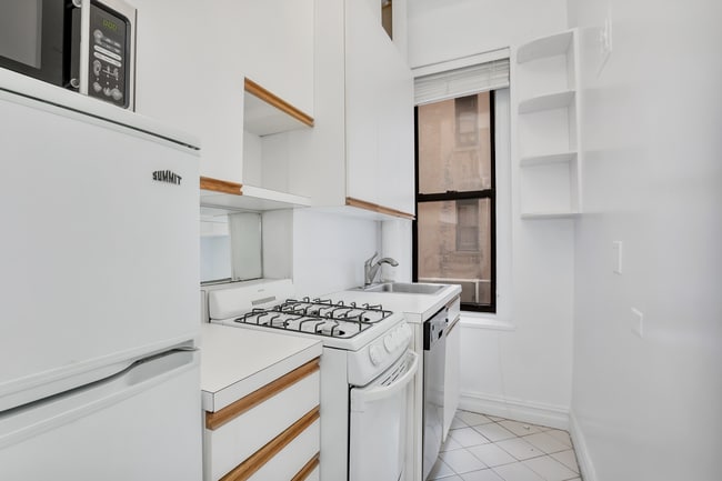 Building Photo - 340 W 86th St