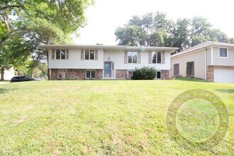 Building Photo - Spacious 3 Bed 3 Bath House