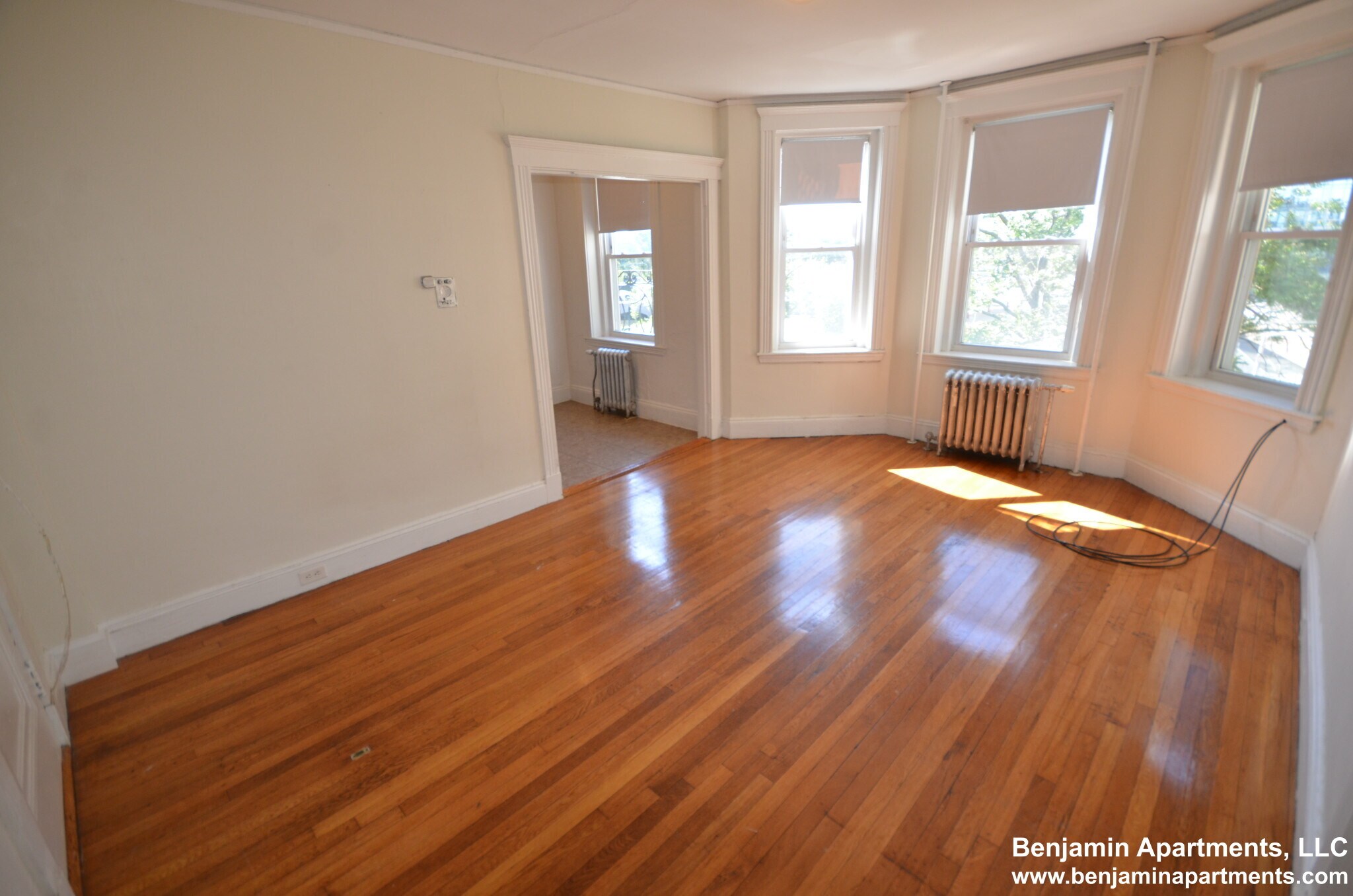 Building Photo - 235 Park Dr