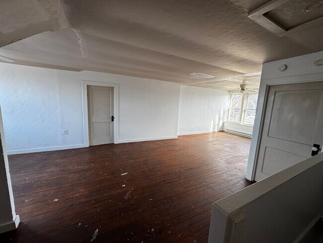 Building Photo - 05th St S 302-304