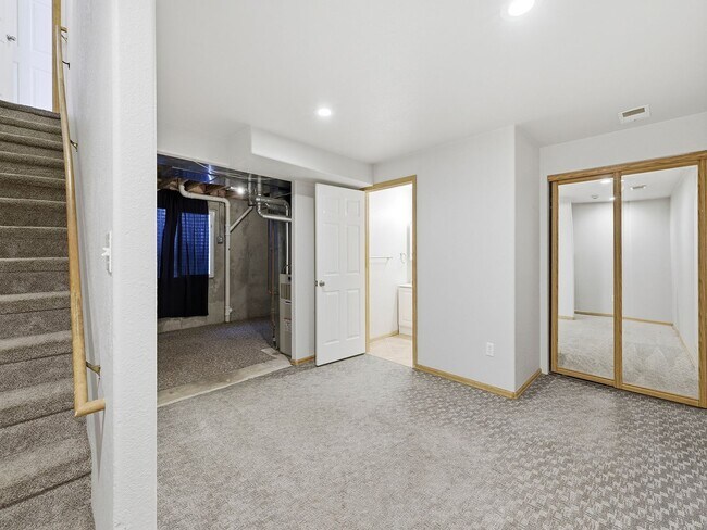 Building Photo - Spacious Townhome with Functional Layout