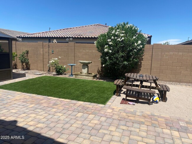 Building Photo - 2516 E King Bird Dr