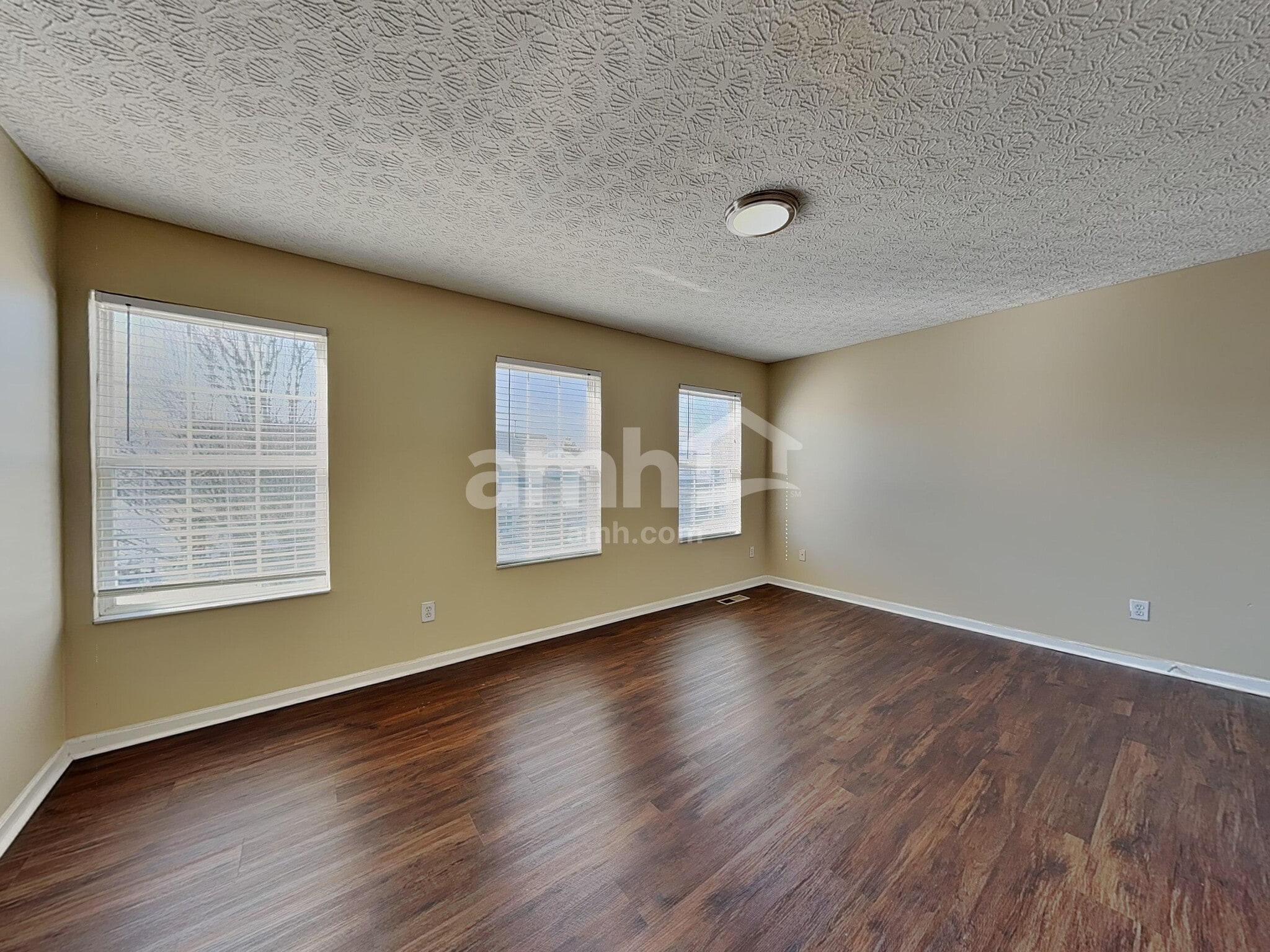 Building Photo - 2490 Delowe St