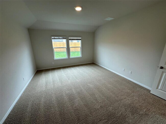 Building Photo - 563 Evergreen Sumac Lp