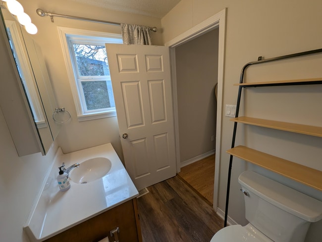 Building Photo - 5-25 Woodrow Ave