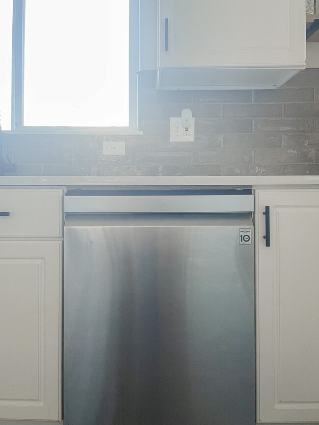 Updated dishwasher - 835 S Wynooski St