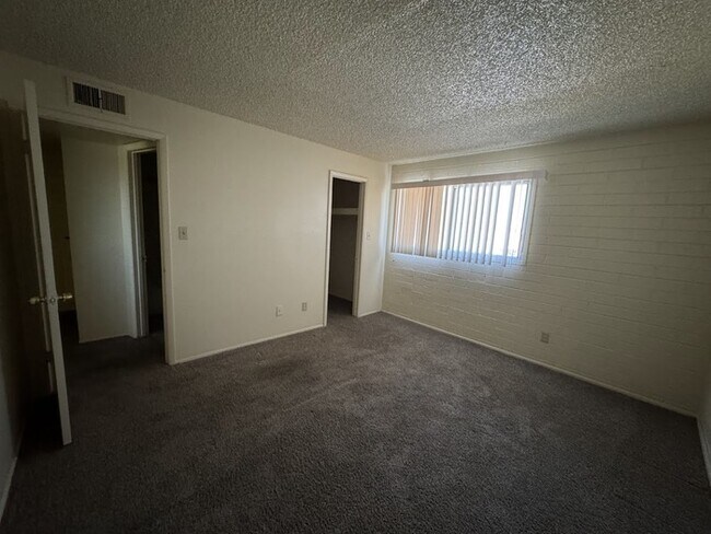 Building Photo - 4624 N 71st Ln