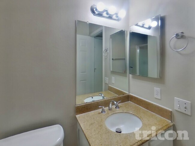 Building Photo - 6642 E Northridge St