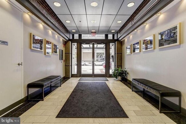 Building Photo - 916 G St NW