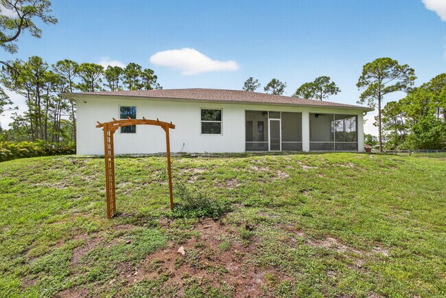 Building Photo - 16215 83rd Pl N