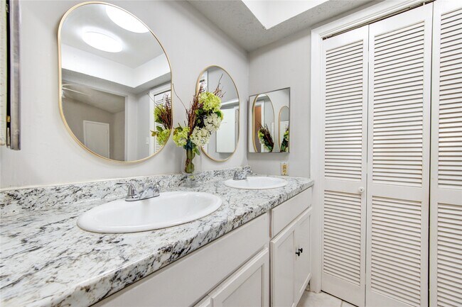 Building Photo - 10514 Rancho Bernardo Ln