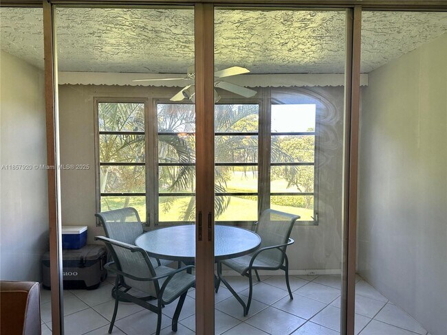 Building Photo - 9441 Evergreen Pl
