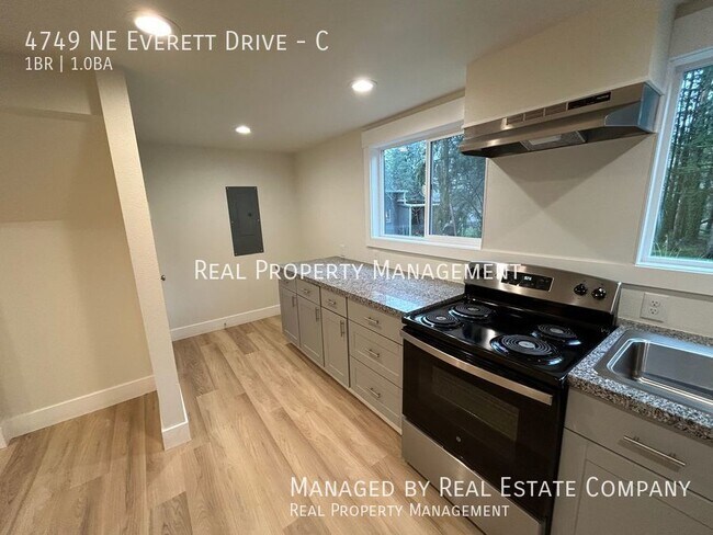 Building Photo - 4749 NE Everett Dr