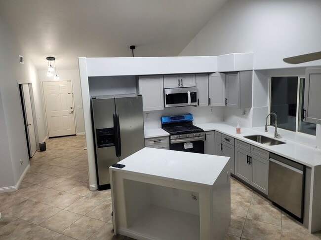 Building Photo - 18885 Oakview Way