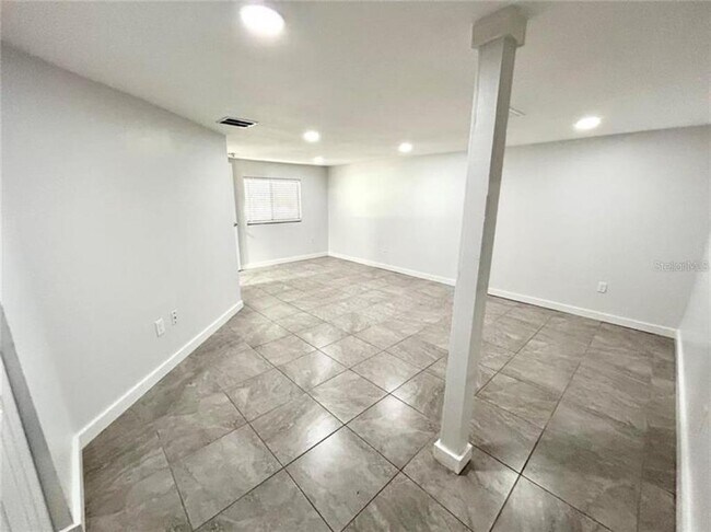Building Photo - 487 Overstreet Ave