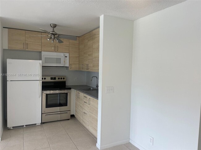 Building Photo - 119 Tilford F