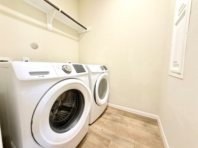 Building Photo - 16927 Wedgeside Pk