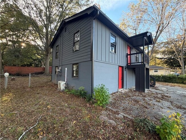 Building Photo - 1772 Martin Pl