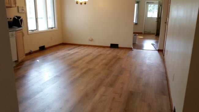 Building Photo - 10 Parkdale Dr