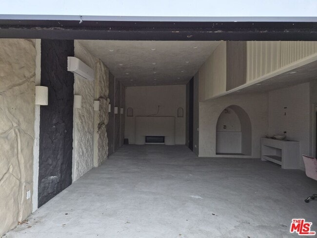 Building Photo - 10835 Magnolia Blvd