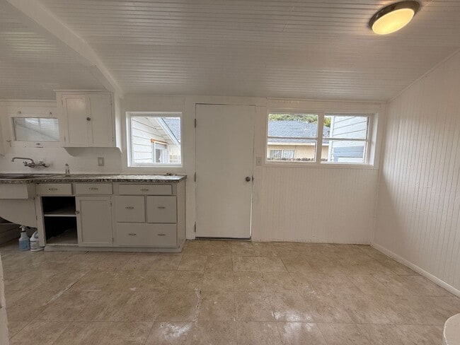 Building Photo - 1181 E Millard Way