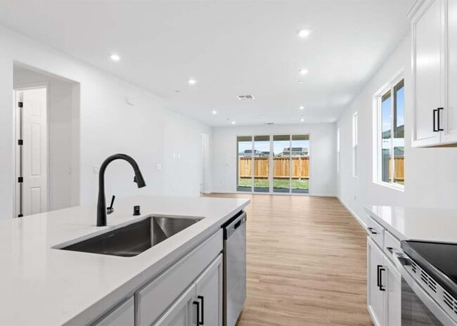 Building Photo - 1083 Camomile Dr