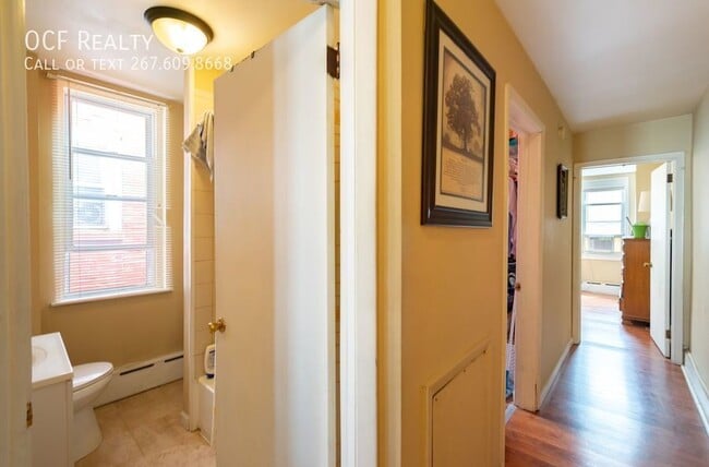 Building Photo - 2205 S 20th St