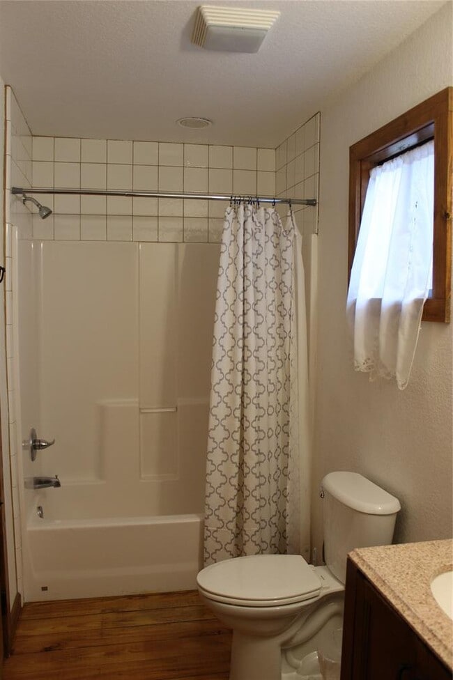 Building Photo - 961 Buttercup Ln